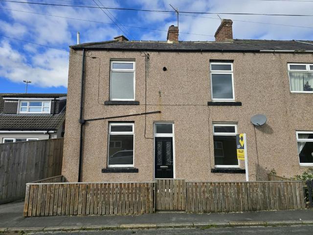 Hall Terrace, CROOK, DL15 0QN 2 bed end of terrace house to rent £500 pcm £115 pw