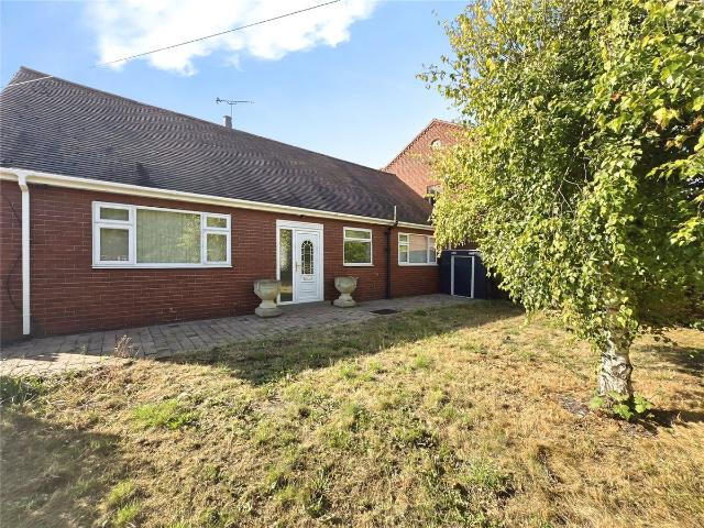 Hall Villa Lane, Toll Bar, Doncaster, South Yorkshire DN5, 3 bed bungalow to rent, £1,150 pcm | PrimeLocation
