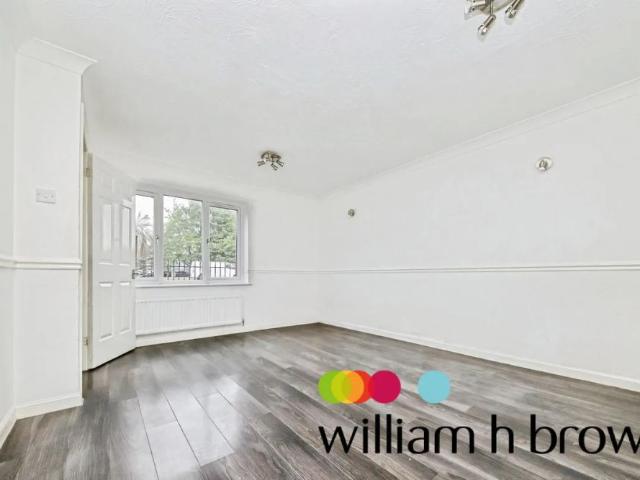 Hallcroft Chase, Highwoods, COLCHESTER