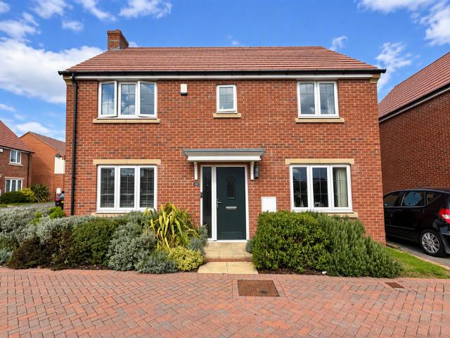 Hallam Drive, Nottingham, NG12 4 bed house to rent £1,895 pcm £437 pw