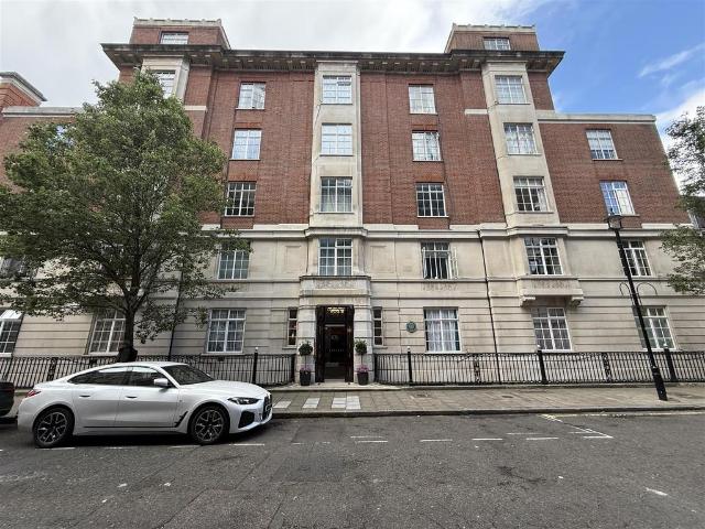 Hallam Street, Marylebone Studio to rent £2,950 pcm £681 pw