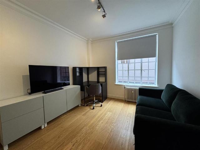 Hallam Street, London 1 bed flat to rent £2,800 pcm £646 pw