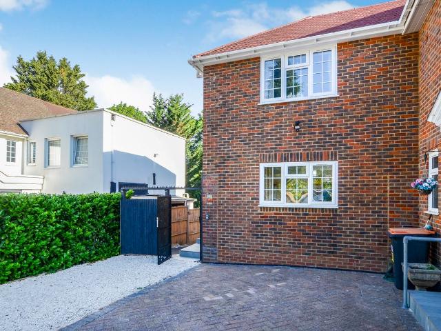 Halland Way, Northwood HA6, Studio to rent, £1,200 pcm | PrimeLocation