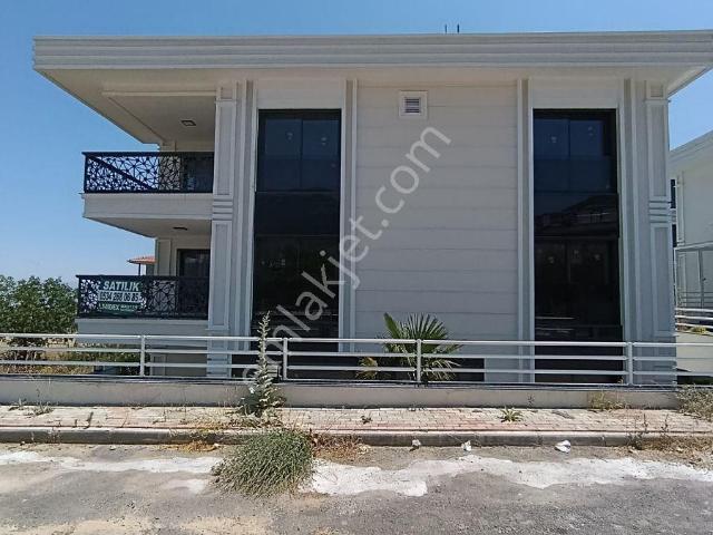 Hallaclarda Cadde Üzerinde 330m2 Satılık Lüks Havuzlu Villa