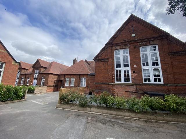 Hallgate, Cottingham HU16 2 bed duplex to rent £750 pcm £173 pw