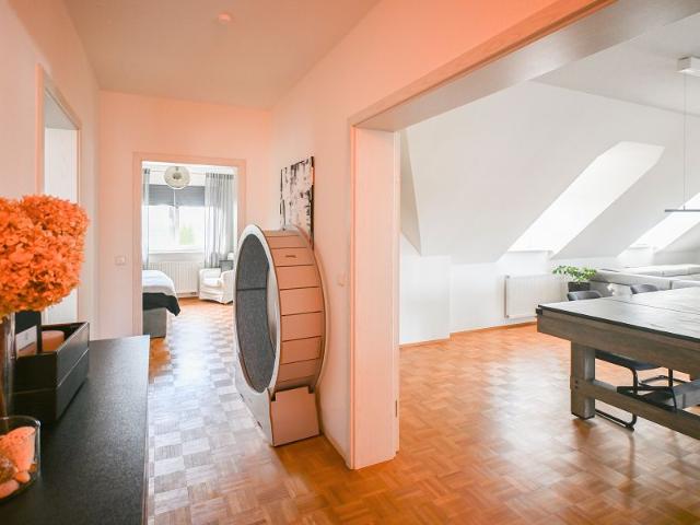 Halle Westfalen: Gepflegte Dachgeschosswohnung mit Balkon in zentraler Lage!