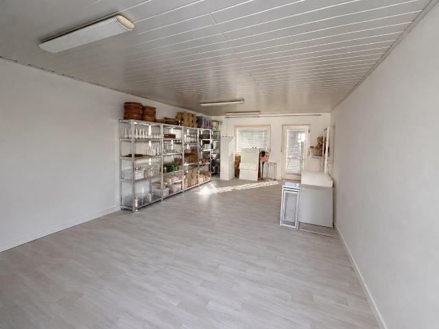 Halle / Lager mit Balkon ab September 2026 zu vermieten