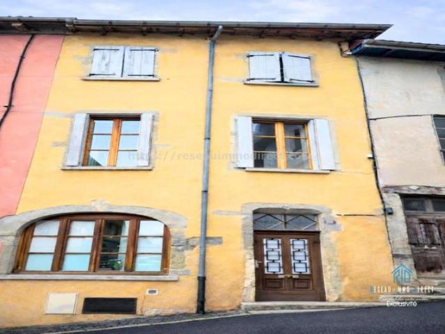 Halle médiévale classée maison 125 m²