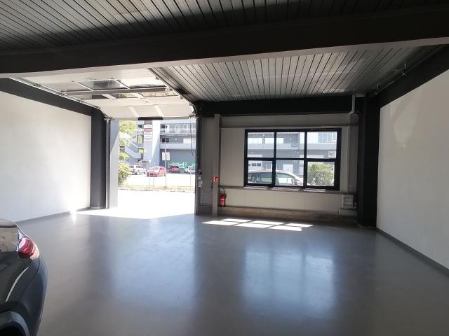 Halle mit einer Fläche von 120 m2 im Erdgeschoss