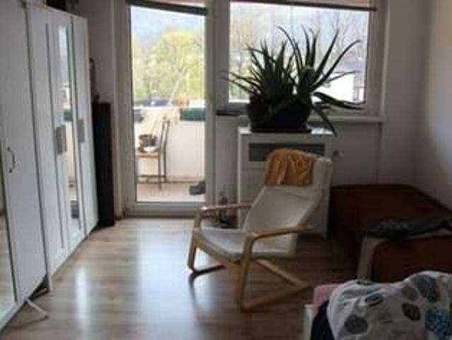 Hallein: gut geschnittene Dreizimmerwohnung mit Loggia