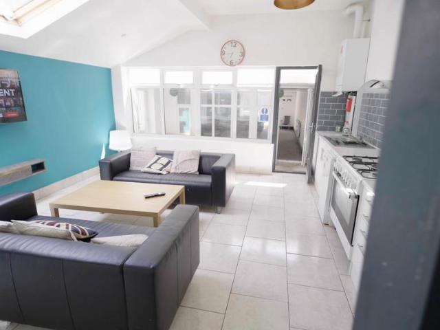 Hallewell Road, Birmingham, B16 0LP, United Kingdom | Studio apartment for rent #136264106 | Rentberry