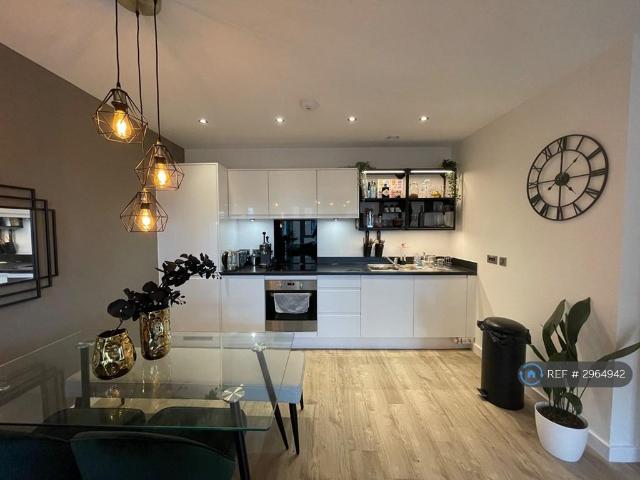 Halley House, London, NW9 1 bed flat to rent £1,800 pcm £415 pw