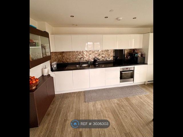 Halley House, London NW9, 3 bed flat to rent, £2,750 pcm | PrimeLocation