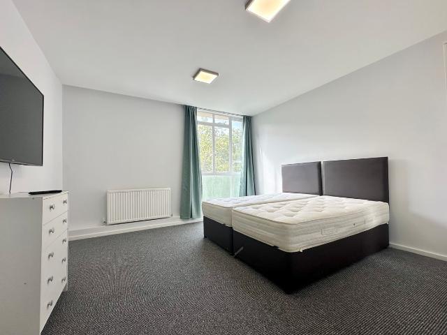 Hallfield Estate, London W2, 4 bed shared accommodation to rent, £3,700 pcm | PrimeLocation