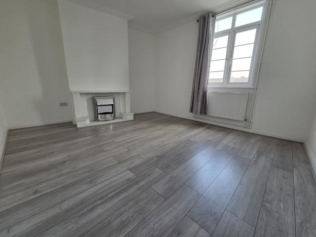 Halliwick Court, Woodhouse Road, North Finchley N12, 2 bed flat to rent, £1,700 pcm | PrimeLocation