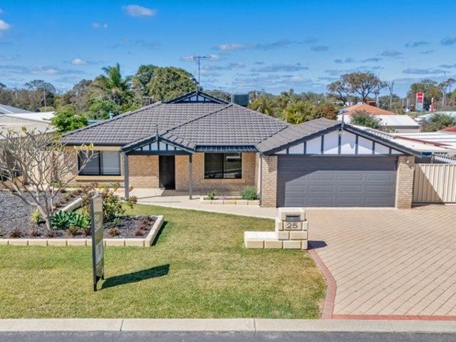 Halls Head Family Home With Pool, Workshop & Side Access