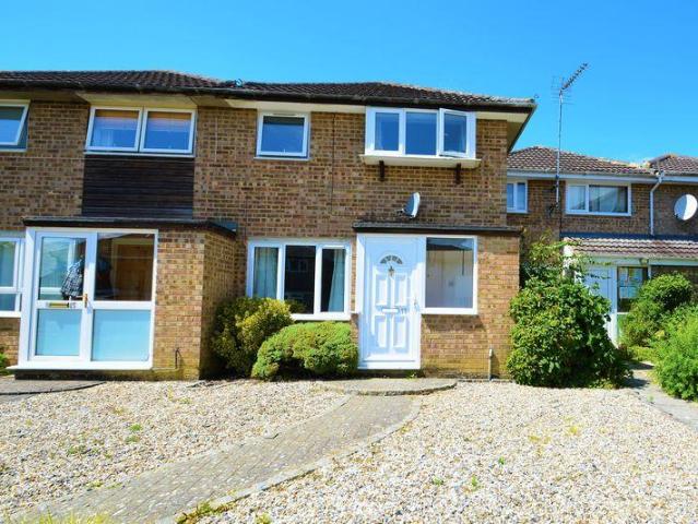 Hallsfield, Cricklade, Wiltshire 3 bed terraced house to rent £1,250 pcm £288 pw
