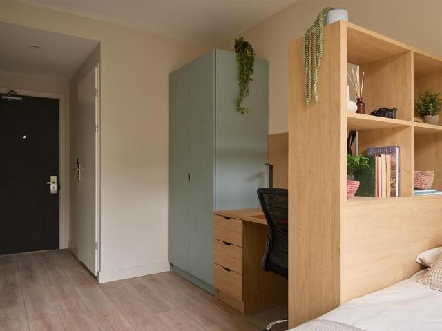Hallsville Road, London E16 Studio to rent £1,668 pcm £385 pw