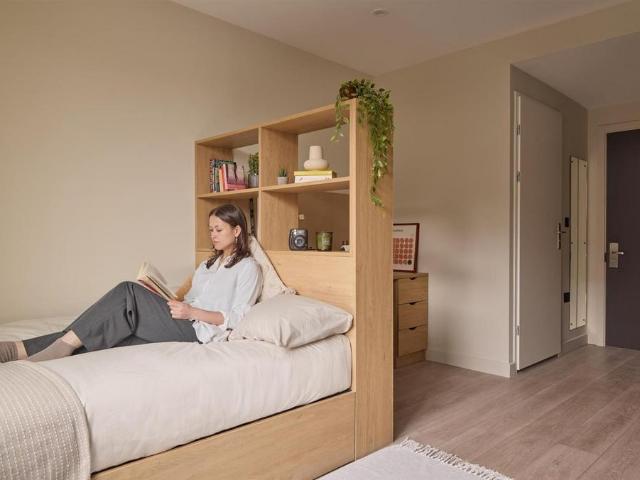 Hallsville Road, London E16 Studio to rent £1,842 pcm £425 pw