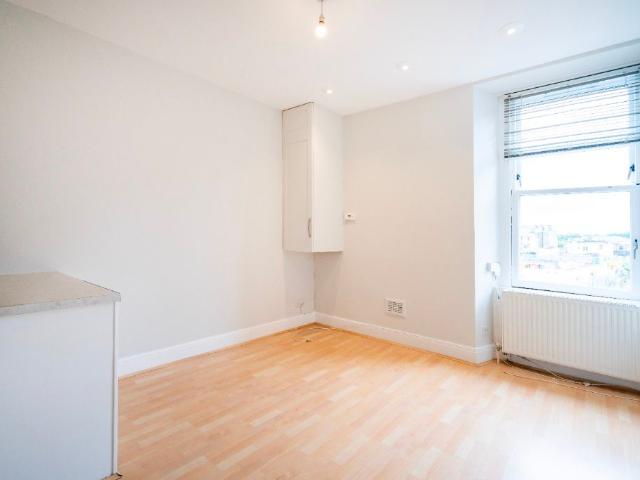 Halmyre Street, Edinburgh EH6, 1 bed flat to rent, £995 pcm | PrimeLocation