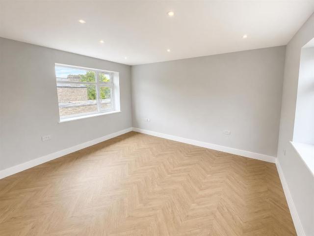 Halons Road, London SE9, 1 bed flat to rent, £1,600 pcm | PrimeLocation