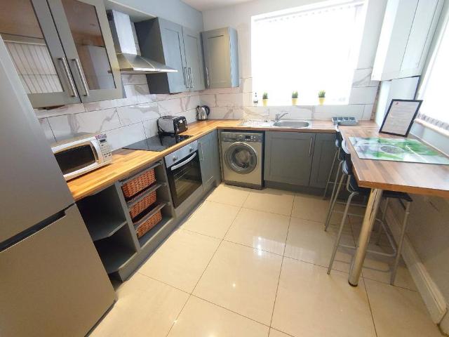 Halsbury Road, Kensington 3 bed terraced house to rent £1,690 pcm £390 pw