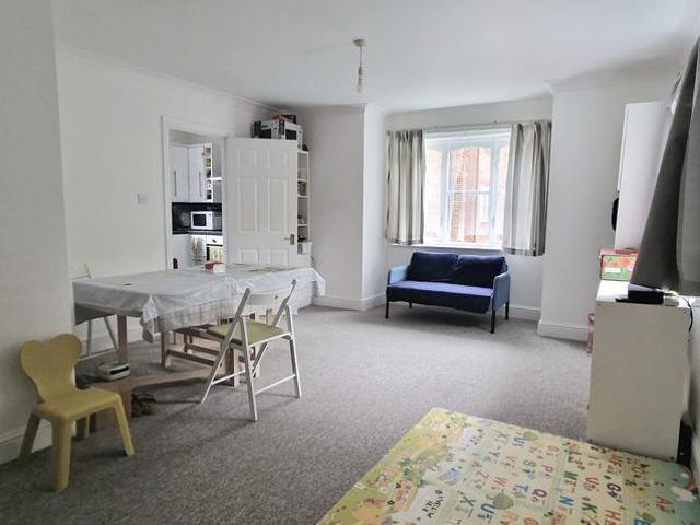 Halsey Road, WATFORD, WD18 2 bed apartment to rent £1,650 pcm £381 pw