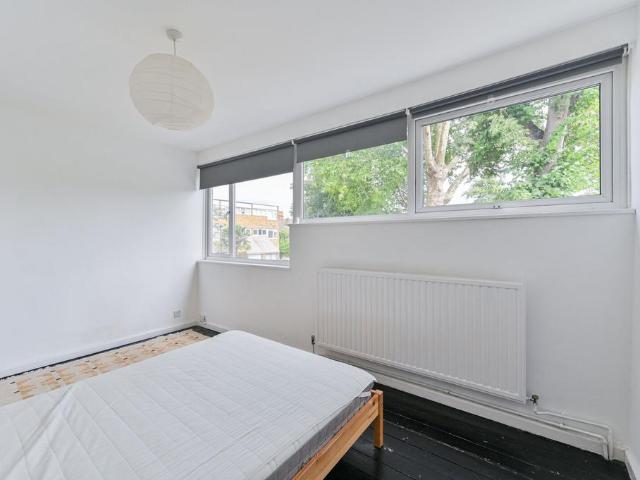 Halsmere Road, Camberwell, London, SE5 3 bed terraced house to rent £3,500 pcm £808 pw