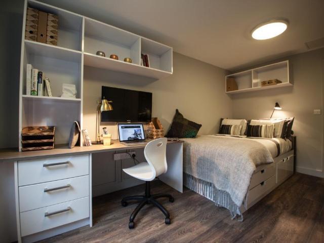 Halsmere Road, London SE5 Studio to rent £1,647 pcm £380 pw