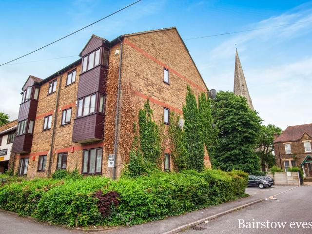 Halstead Court, London E17, 2 bed flat to rent, £1,675 pcm | PrimeLocation