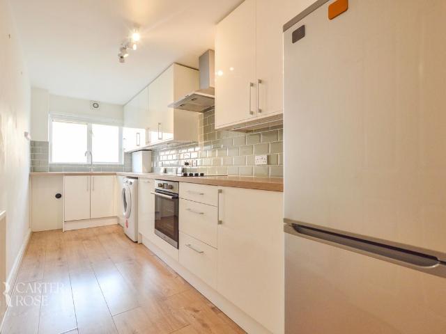Halstead Close, Croydon CR0, 2 bed flat to rent, £1,500 pcm | PrimeLocation