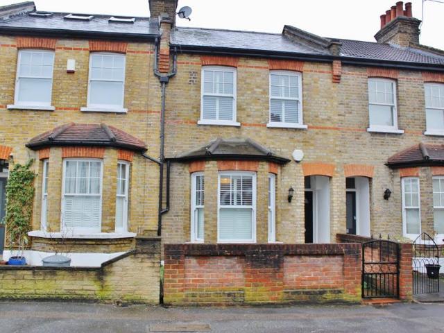 Halstead Road, London, E11 2 bed terraced house to rent £2,500 pcm £577 pw