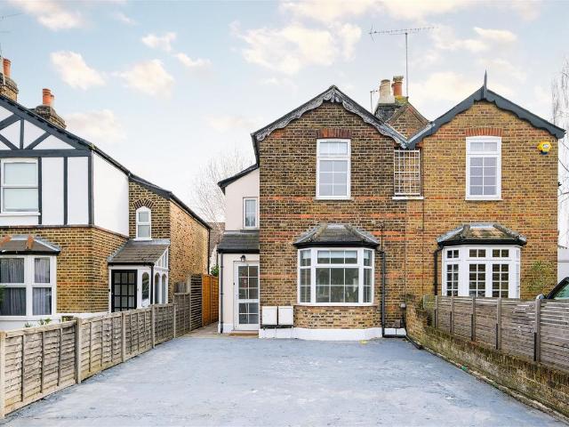 Halstead Road, Wanstead E11, 1 bed flat to rent, £1,550 pcm | PrimeLocation