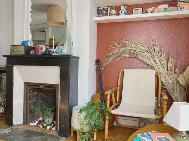 Happiness at Buttes Chaumont, Paris Amsterdam Apartments for Rent