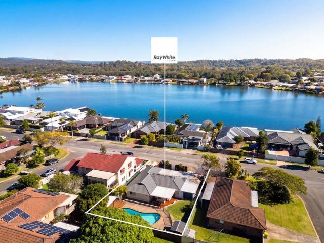 Happy Family Living, Poolside Entertaining & a Super Handy Location!