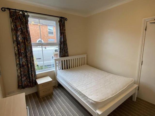 Happy Land North 4 bed flat to rent £2,168 pcm £500 pw