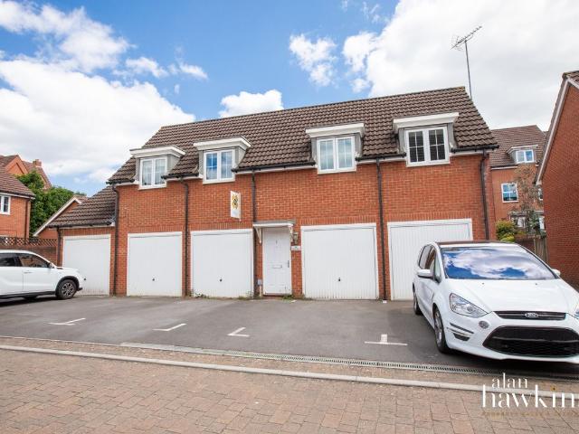 Hart Close, Royal Wootton Bassett SN4, 2 bed detached house to rent, £1,200 pcm | PrimeLocation