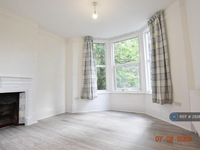 Hart Hill Drive, Luton, LU2 1 bed flat to rent £925 pcm £213 pw