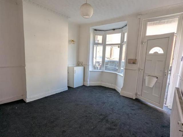 Hart Road,Wednesfield 3 bed semi detached house to rent £875 pcm £202 pw