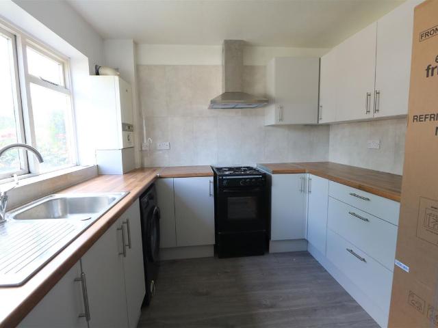 Hartford Rise, Camberley GU15, 3 bed terraced house to rent, £1,650 pcm | PrimeLocation