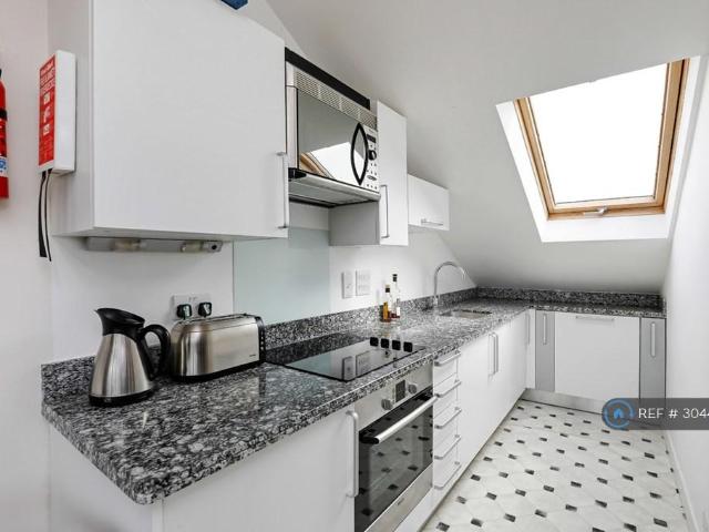 Hartfield Crescent, Wimbledon, SW19 1 bed flat to rent £2,200 pcm £508 pw