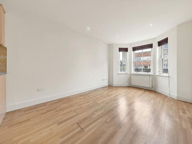 Hartfield Road, Wimbledon, London SW19, 2 bed flat to rent, £2,100 pcm | PrimeLocation
