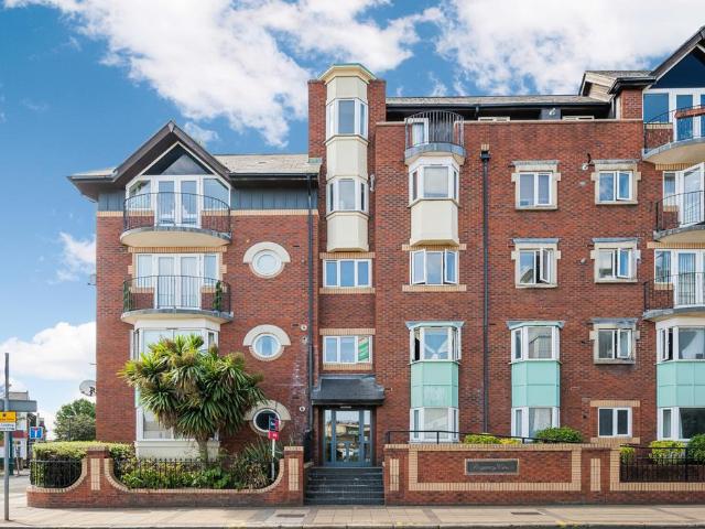 Hartfield Road, Wimbledon SW19 2 bed apartment to rent £2,150 pcm £496 pw