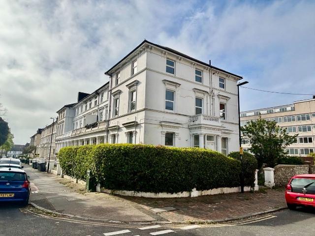Hartfield Road, Eastbourne BN21, 2 bed flat to rent, £1,150 pcm | PrimeLocation