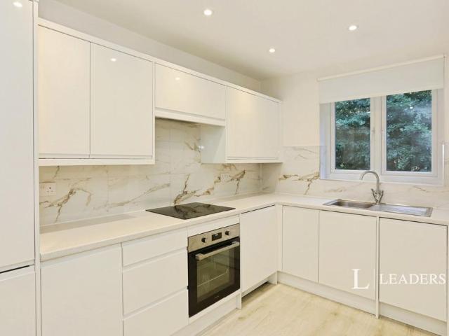 Hartfield Road, Forest Row, East. 3 bed flat to rent £1,600 pcm £369 pw