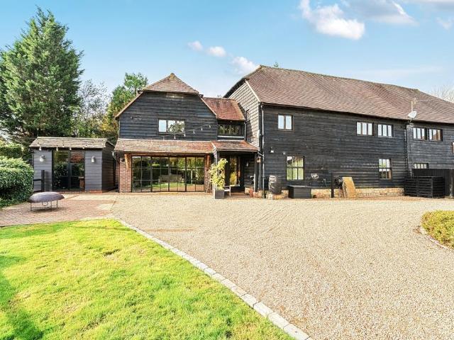 Hartfield Road Stanfords End TN8 3 bed barn to rent £4,500 pcm £1,038 pw