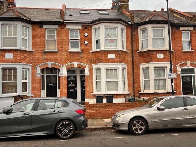 Hartham Road 2 bed maisonette to rent £1,798 pcm £415 pw