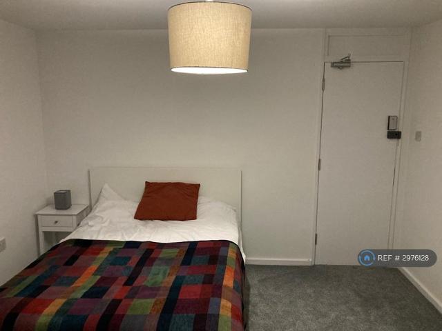 Hartington Close, Harrow, HA1 1 bed in a house share to rent £725 pcm £167 pw