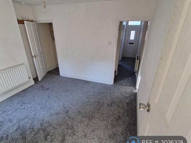 Hartington Street, Chatham, ME4 3 bed terraced house to rent £1,250 pcm £288 pw