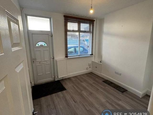 Hartington Street, Newcastle, ST5 2 bed terraced house to rent £750 pcm £173 pw